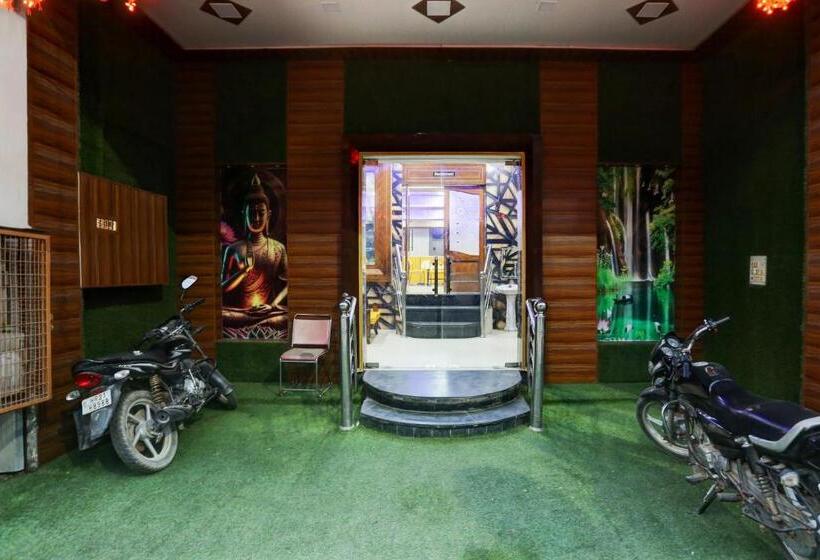 Hotel Oyo Royal Wings