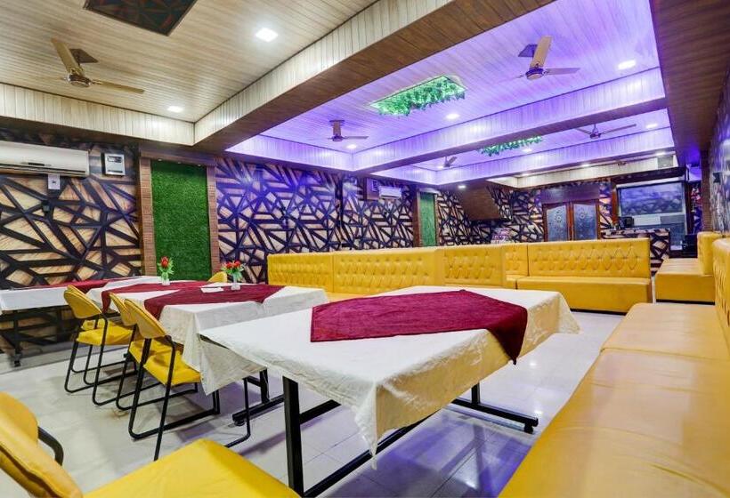 Hotel Oyo Royal Wings