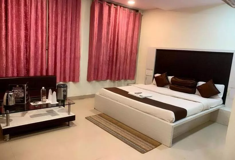 ホテル Payal & Restaurent
