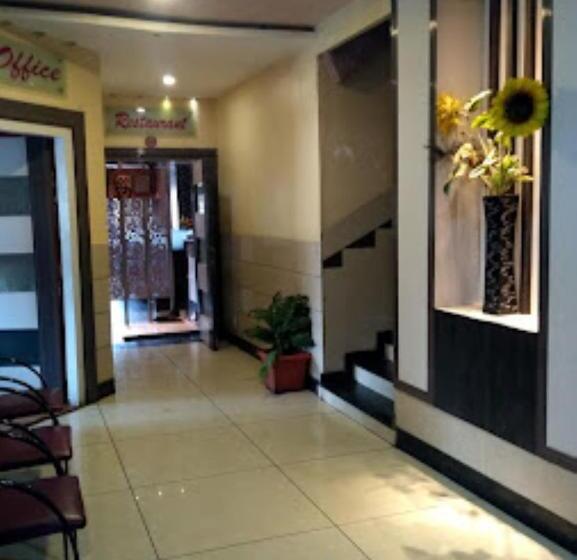 ホテル Radhika Place And City Palace, Parbhani