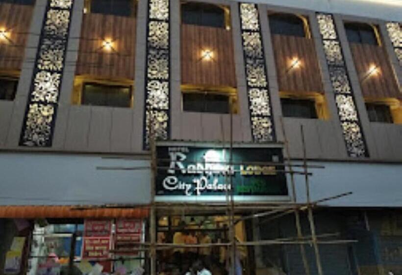 ホテル Radhika Place And City Palace, Parbhani
