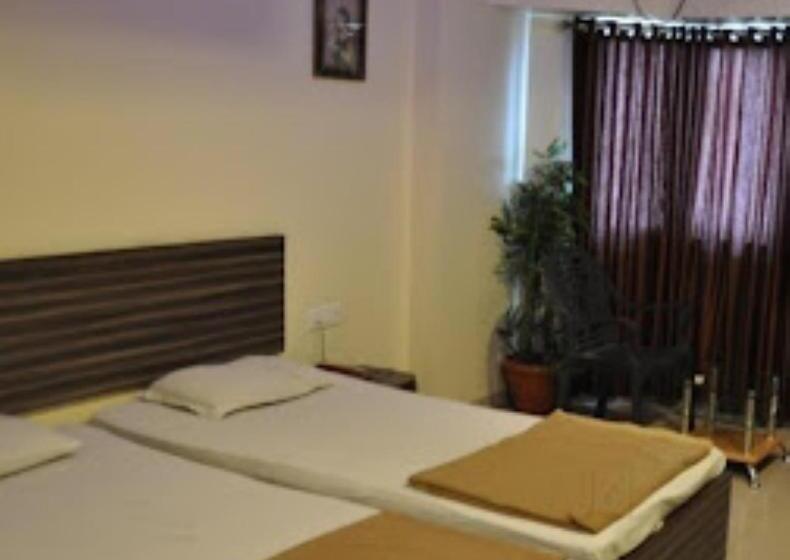 ホテル Radhika Place And City Palace, Parbhani