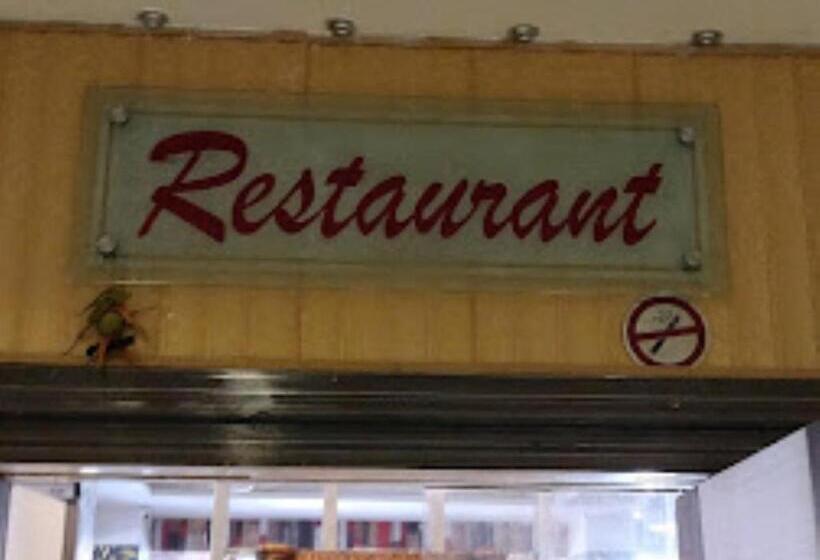 ホテル Radhika Place And City Palace, Parbhani