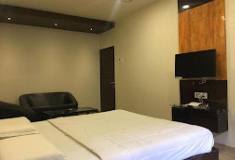 ホテル Radhika Place And City Palace, Parbhani