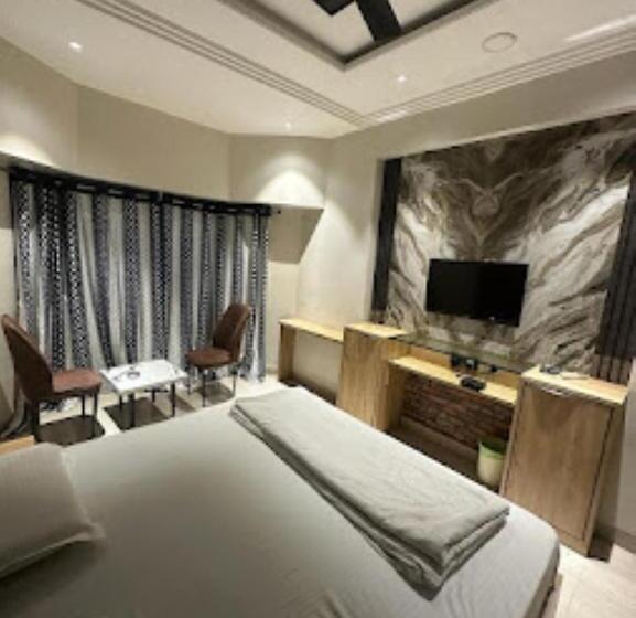 ホテル Radhika Place And City Palace, Parbhani