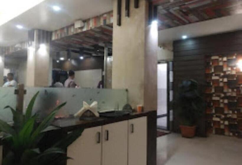 ホテル Radhika Place And City Palace, Parbhani