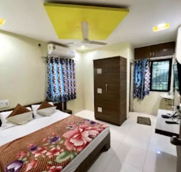 ホテル Suruchi Inn Sambhajinagar