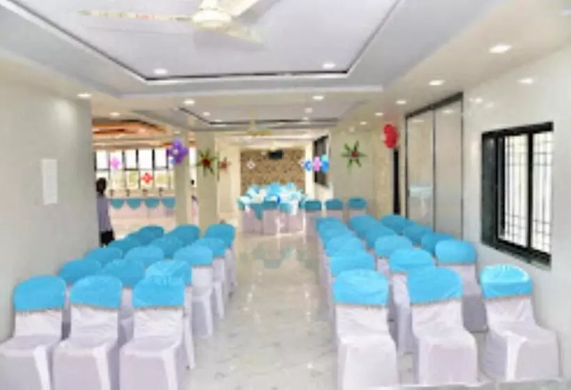 ホテル Suruchi Inn Sambhajinagar
