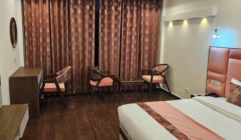 בית מלון כפרי Tranquil Inn Mashobra  Off Beat