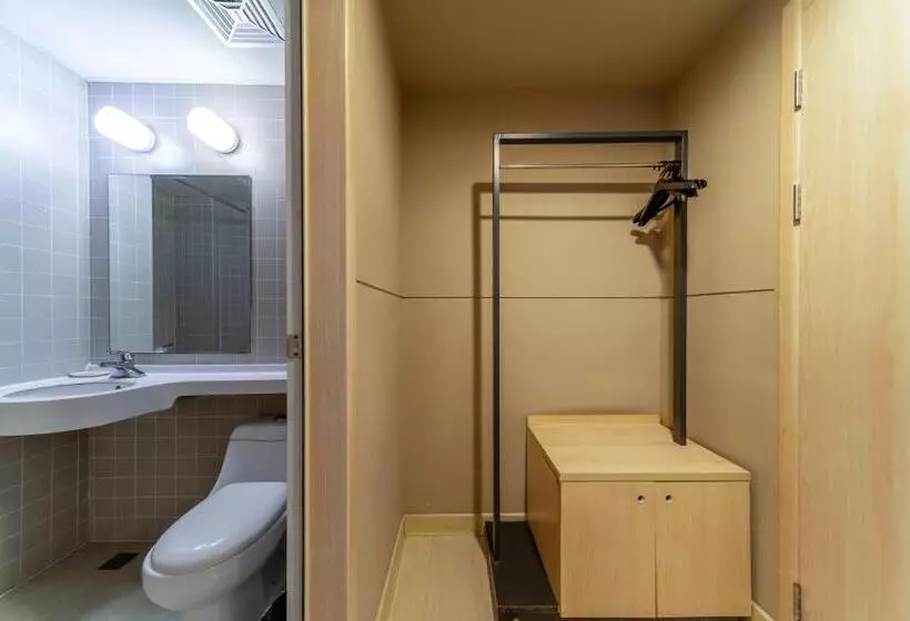 Maixinge Hotel   Shuttle Bus To Shanghai Pudong International Airport