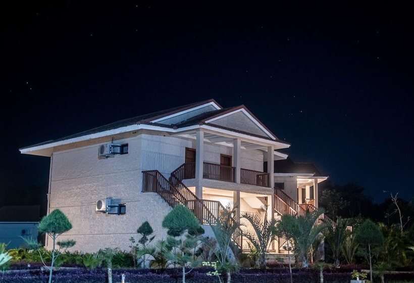 River Bank Jungle Resort