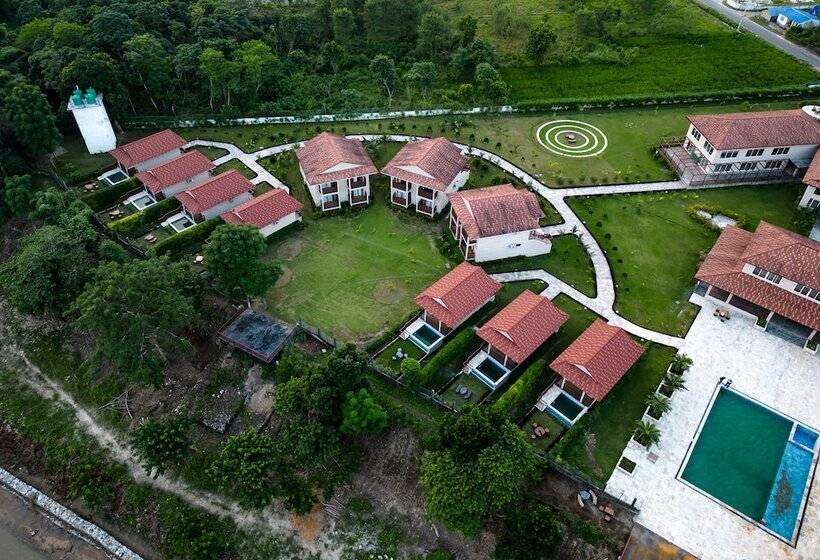 River Bank Jungle Resort