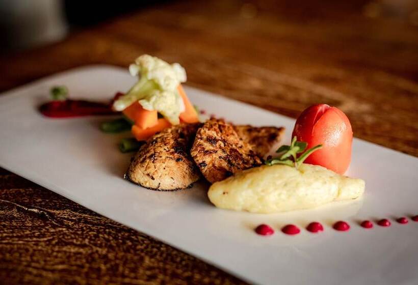 River Bank Jungle Resort