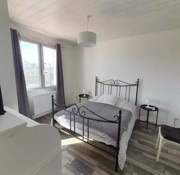 Aamiaismajoitus (B&B) Chez Valou Et Mika