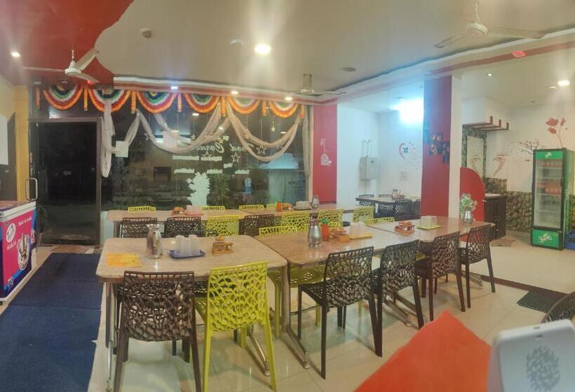 Bed and Breakfast Yelagiriresidency & Foodcorner