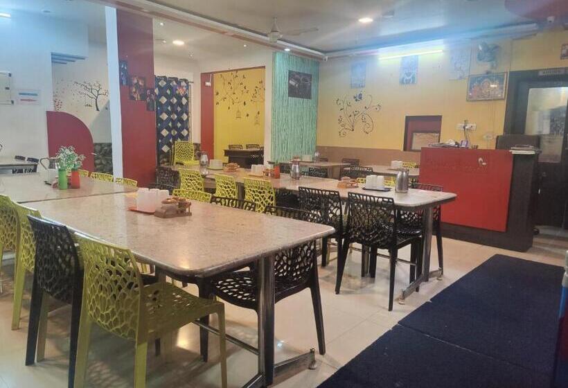 Bed and Breakfast Yelagiriresidency & Foodcorner