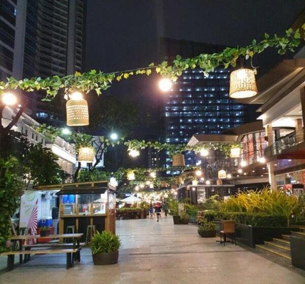 Chic Style Condo Unit In Bgc, One Uptown Residences, In Front Of Grand Hyatt!