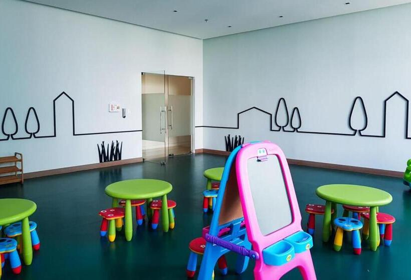 Chic Style Condo Unit In Bgc, One Uptown Residences, In Front Of Grand Hyatt!