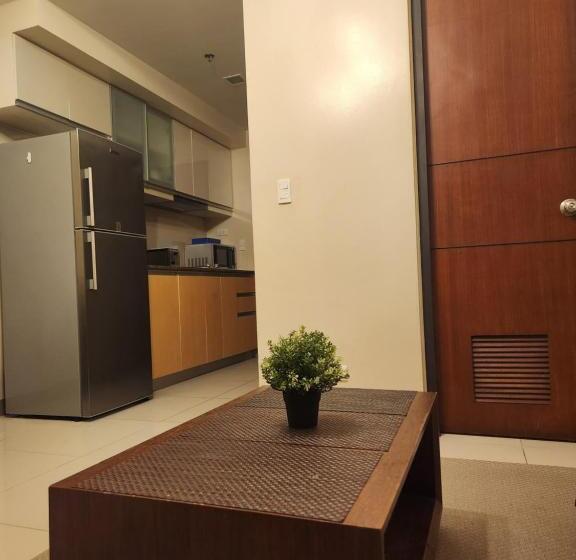 Chic Style Condo Unit In Bgc, One Uptown Residences, In Front Of Grand Hyatt!
