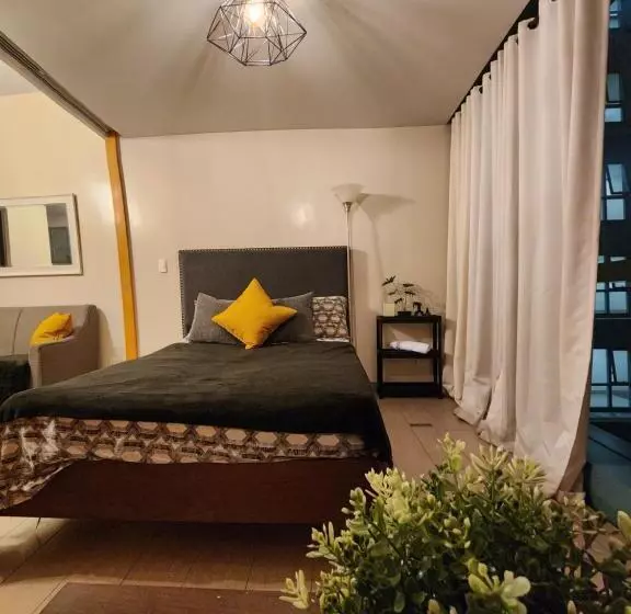 Chic Style Condo Unit In Bgc, One Uptown Residences, In Front Of Grand Hyatt!