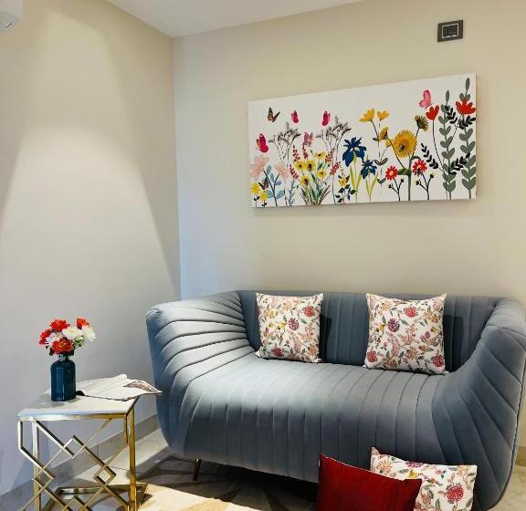 בית מלון כפרי Bluo 1bhk Suite   Balcony, Gym, Lift, Parking