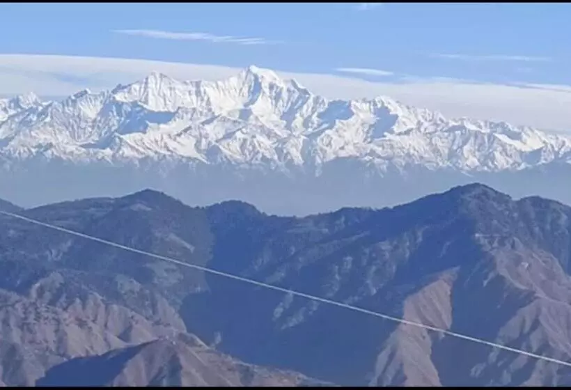 Hotelli Dhanaulti Breeze Homestay