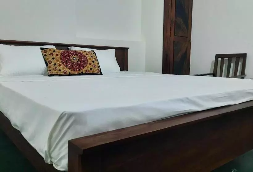 Hotelli Dilhar Resort And Sea Point