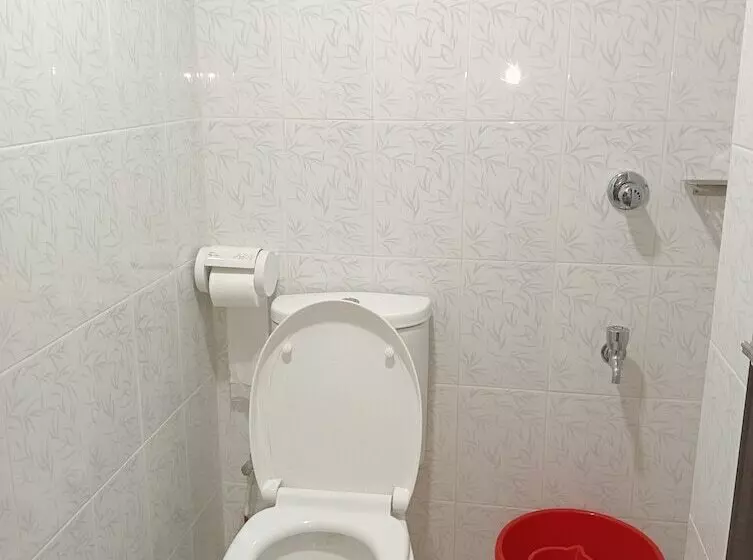 هتل In Need   Near To The Us France Italy Saudi Embassy And Airport