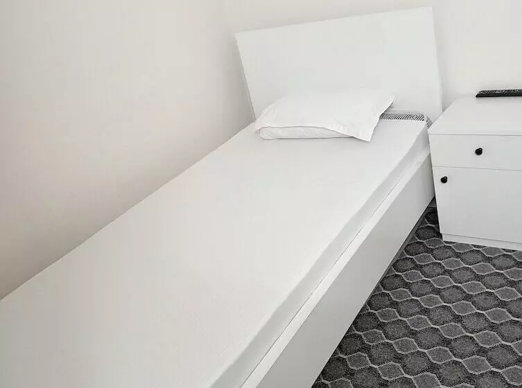 هتل In Need   Near To The Us France Italy Saudi Embassy And Airport