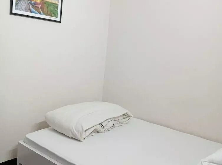 هتل In Need   Near To The Us France Italy Saudi Embassy And Airport