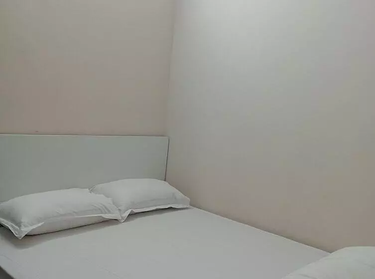 هتل In Need   Near To The Us France Italy Saudi Embassy And Airport