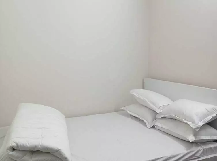 هتل In Need   Near To The Us France Italy Saudi Embassy And Airport