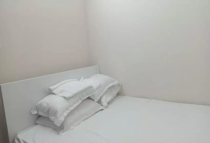 هتل In Need   Near To The Us France Italy Saudi Embassy And Airport