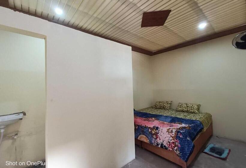 בית מלון כפרי Oyo Red Lion Inn