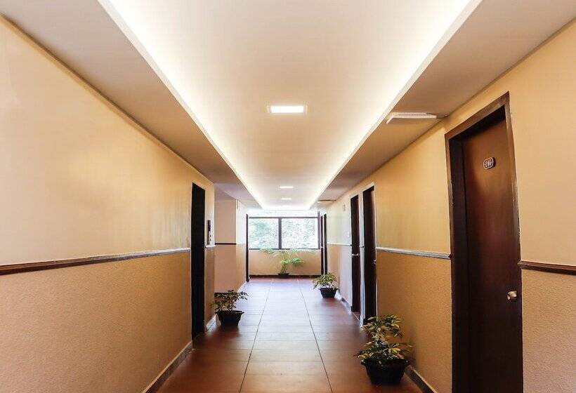 호텔 Vinayaga Tirupur