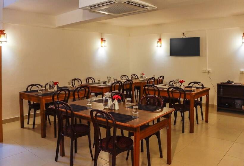 호텔 Vinayaga Tirupur