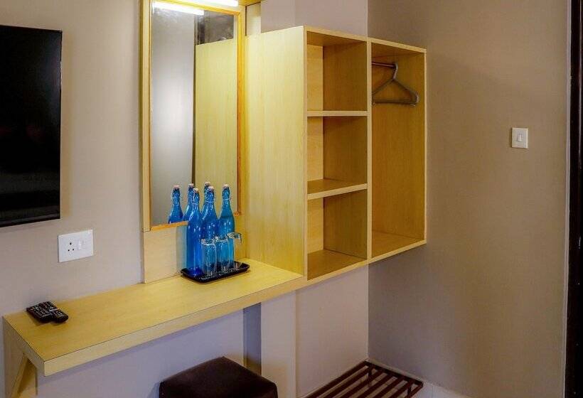 호텔 Vinayaga Tirupur