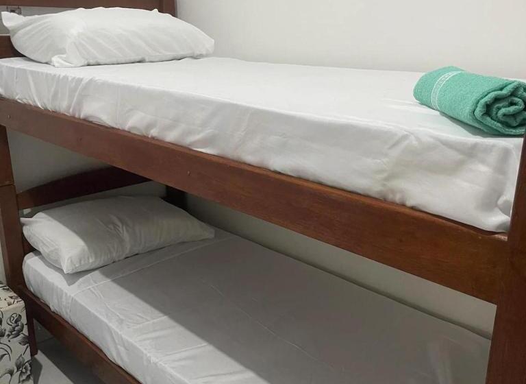 Pension (Hôtel basse catégorie) 01a Doutor Hostel 800 Mts Da Praia