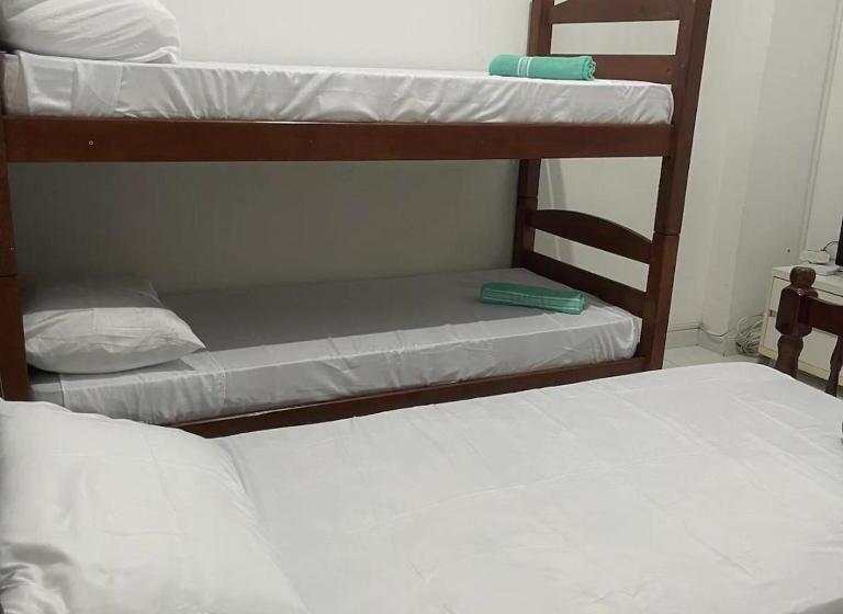 Pension (Hôtel basse catégorie) 01a Doutor Hostel 800 Mts Da Praia