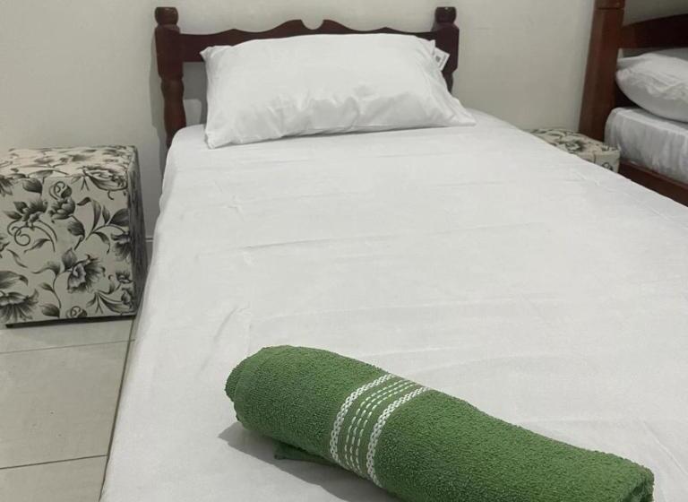 Pension (Hôtel basse catégorie) 01a Doutor Hostel 800 Mts Da Praia