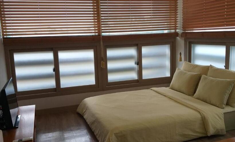 Pensiune Moon Forest Guesthouse