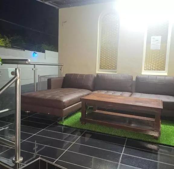 پانسیون The Wood Guest House