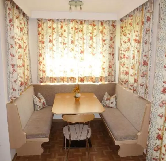 ホテル Appartementhaus Zillertal