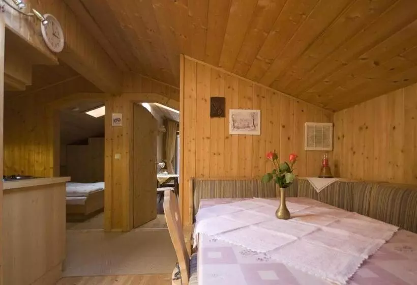 ホテル Ferienwohnungen Haus Schett