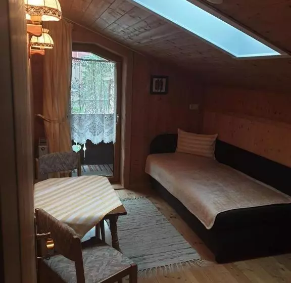 ホテル Ferienwohnungen Haus Schett