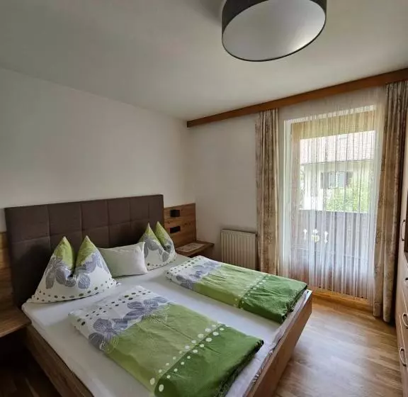 ホテル Ferienwohnungen Haus Schett