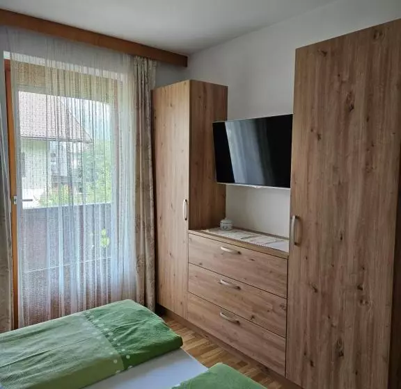 ホテル Ferienwohnungen Haus Schett