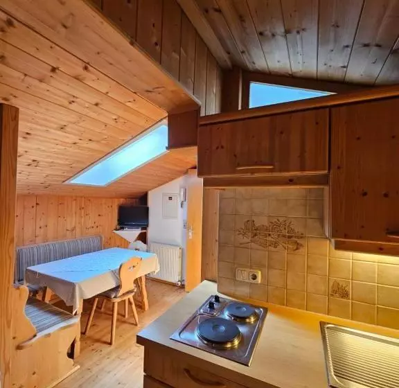 ホテル Ferienwohnungen Haus Schett