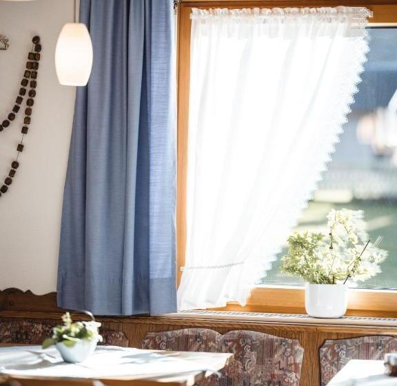 Отель Gästehaus Manuela Puchmayr