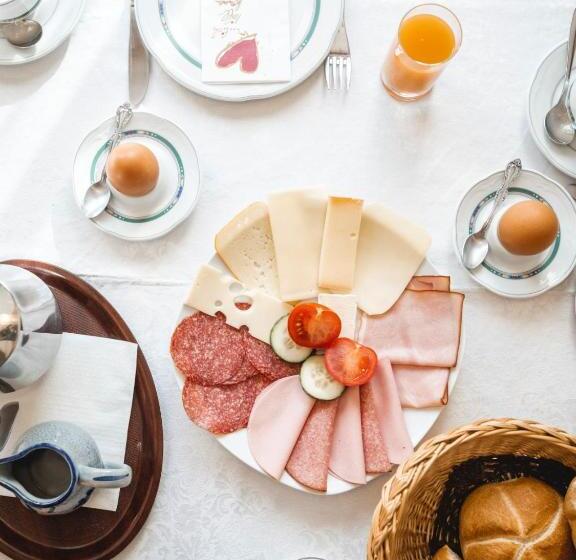 Отель Gästehaus Manuela Puchmayr